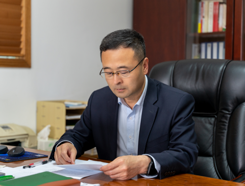 龙8科研先锋|张晓伟：环保胶黏剂行业的“胶胶”者